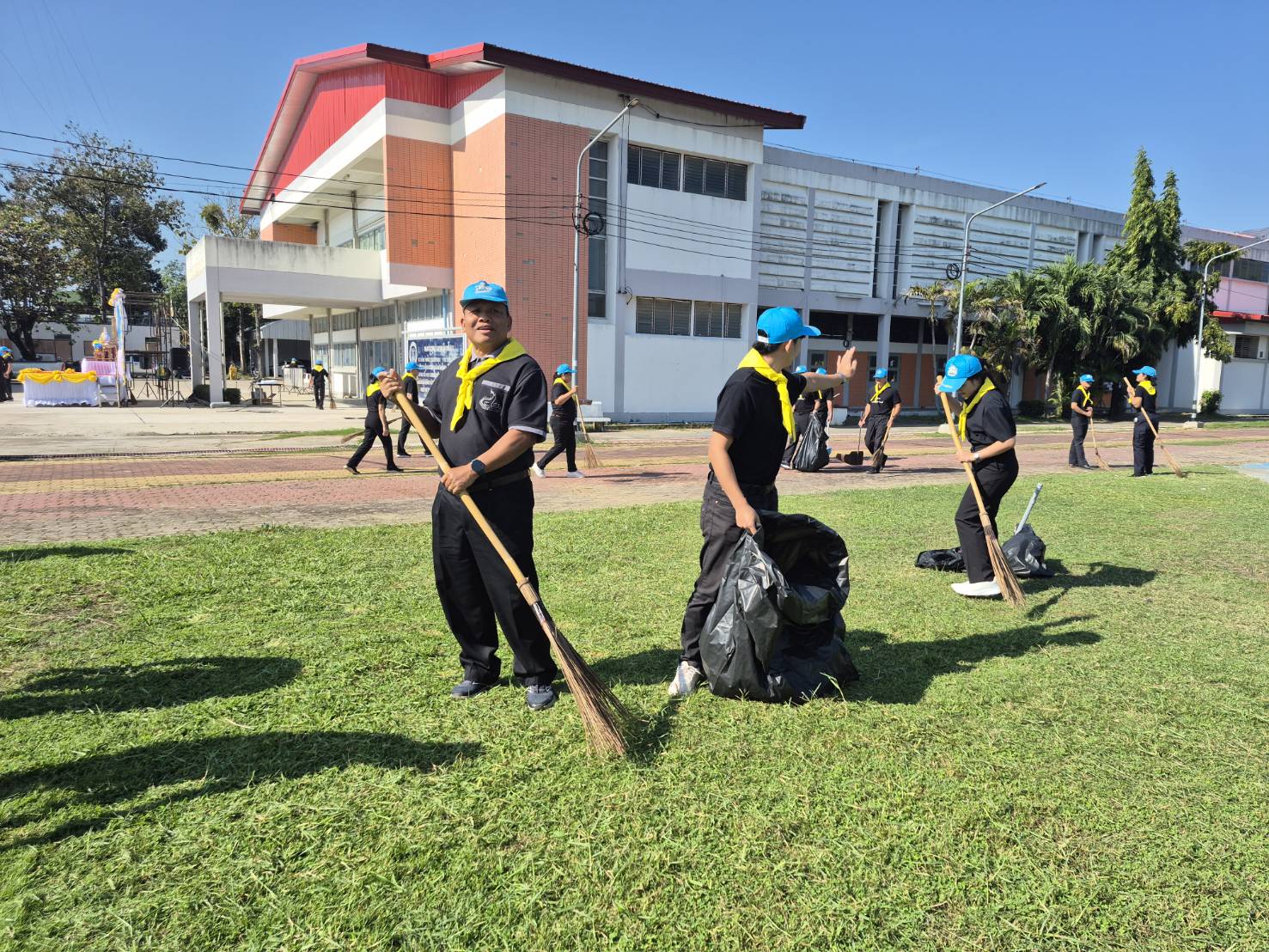 title - ส.ป.ก.ยโสธร ร่วมกิจกรรมจิตอาสาพัฒนาเพื่อถวายเป็นพระราชกุศล  น้อมสำนึกในพระมหากรุณาธิคุณ สมเด็จพระนางเจ้าสิริกิติ์ พระบรมราชินีนาถ พระบรมราชชนนีพันปีหลวง